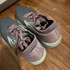 Brookes tennis shoes